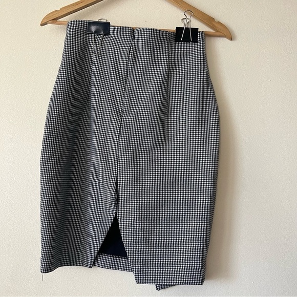 H&M Herringbone Tulip Skirt Size 6 - Picture 2 of 8